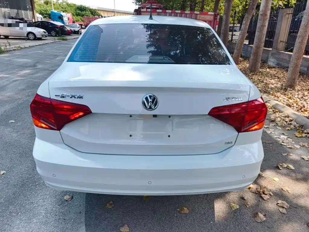 Volkswagen Jetta — миниатюра 6