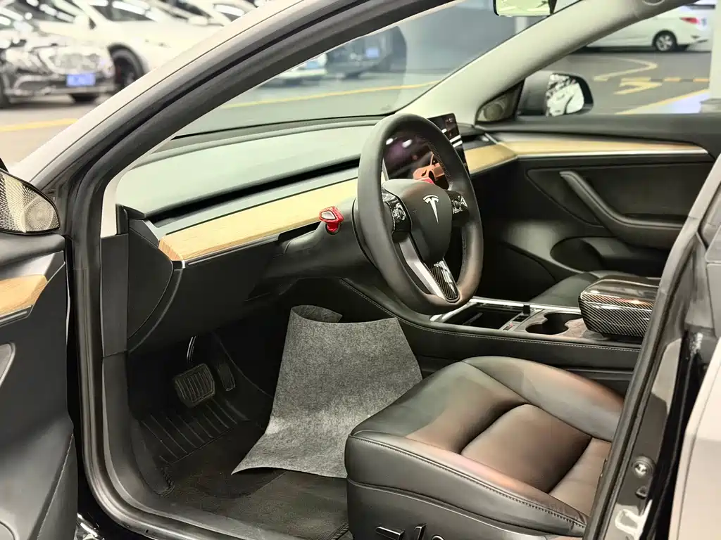Tesla Model 3 — миниатюра 8