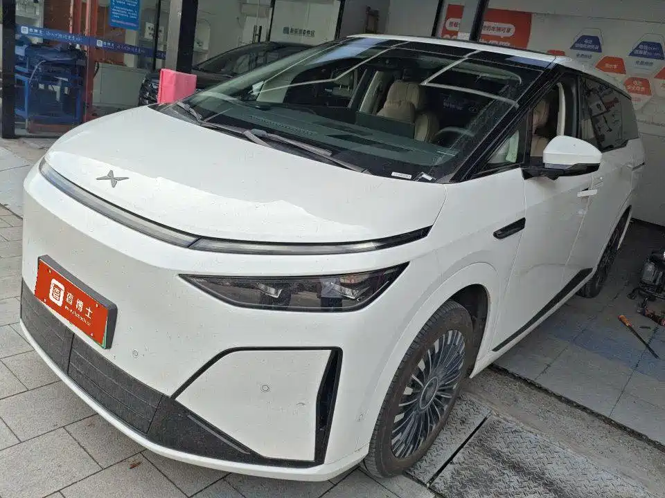 XPeng X9