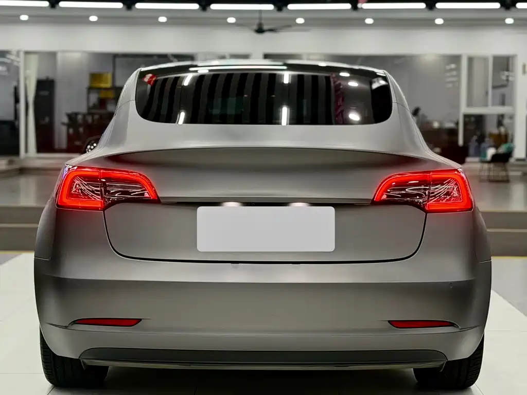Tesla Model 3 — миниатюра 5