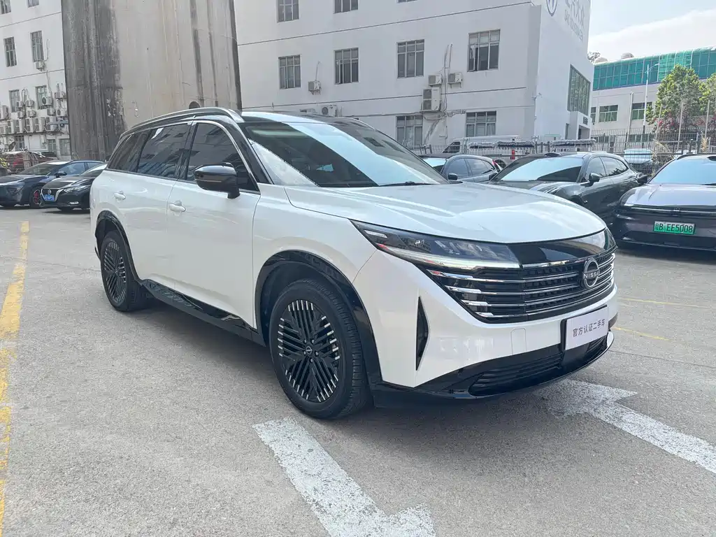 NISSAN EXPLORING THE LAND