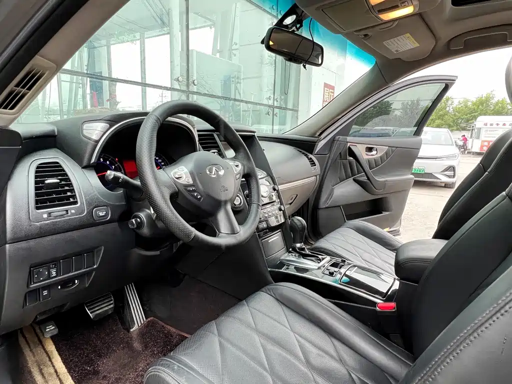 Infiniti FX — миниатюра 11