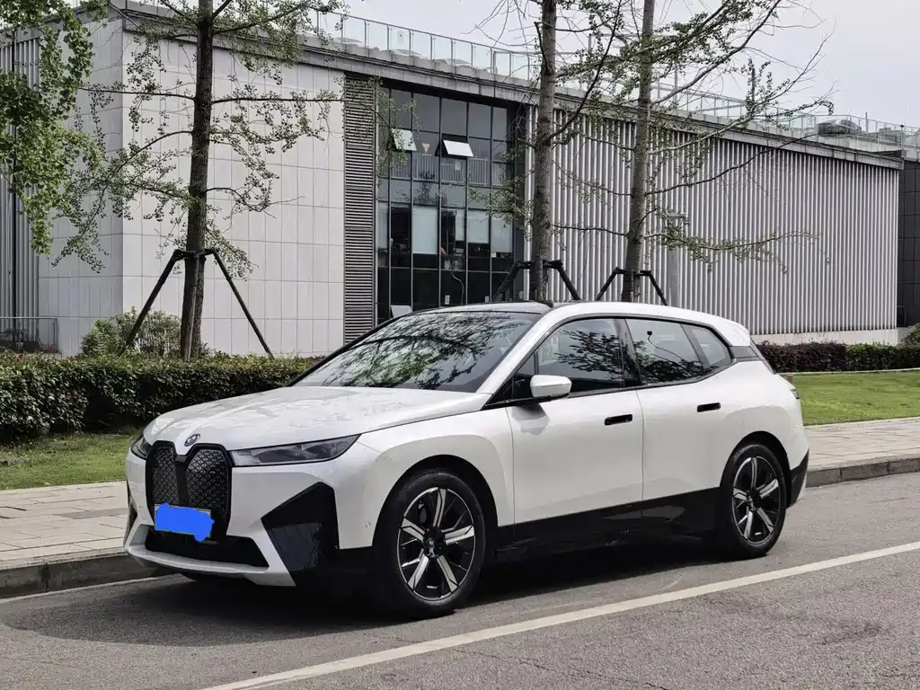BMW iX