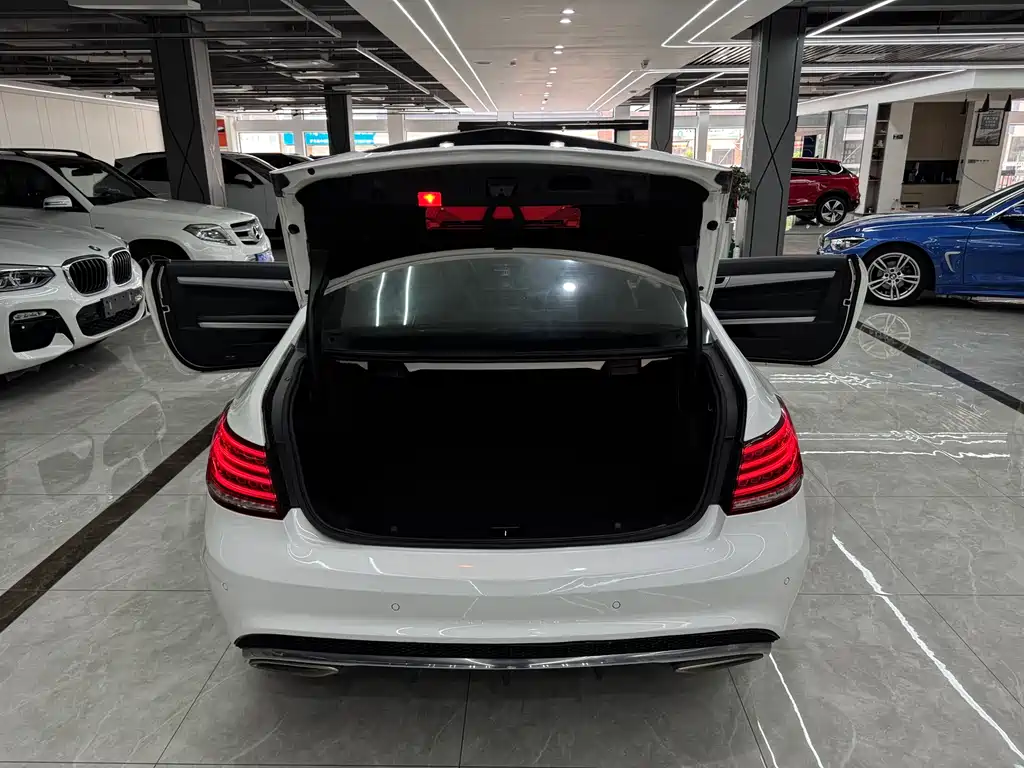 MERCEDES-BENZ E CLASS