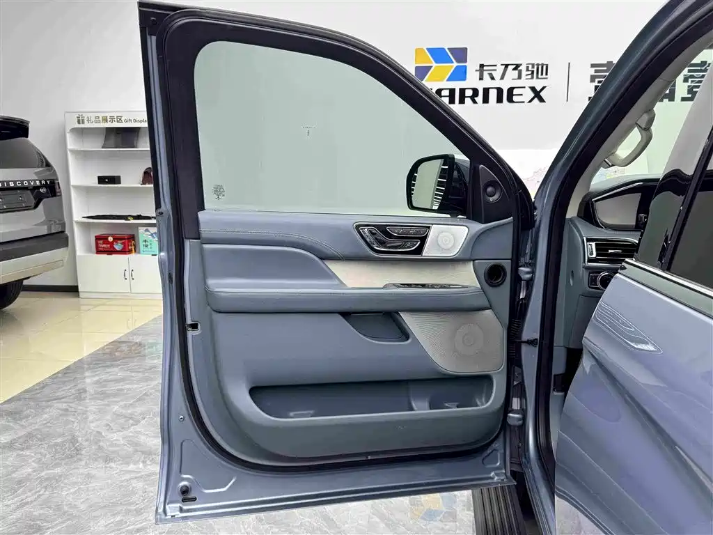 Lincoln Navigator — миниатюра 4