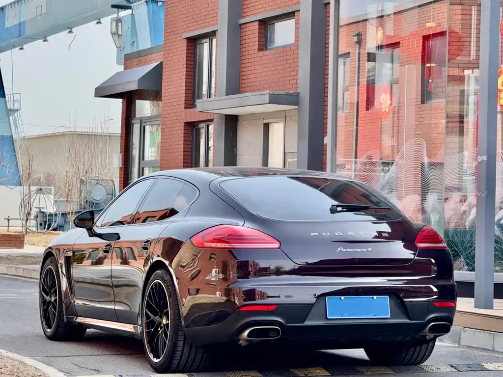 PORSCHE PANAMERA