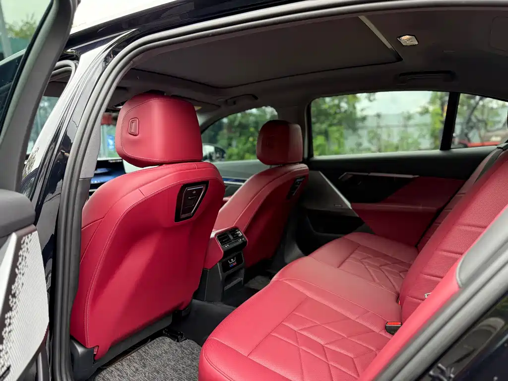 BMW 5 Series — миниатюра 6