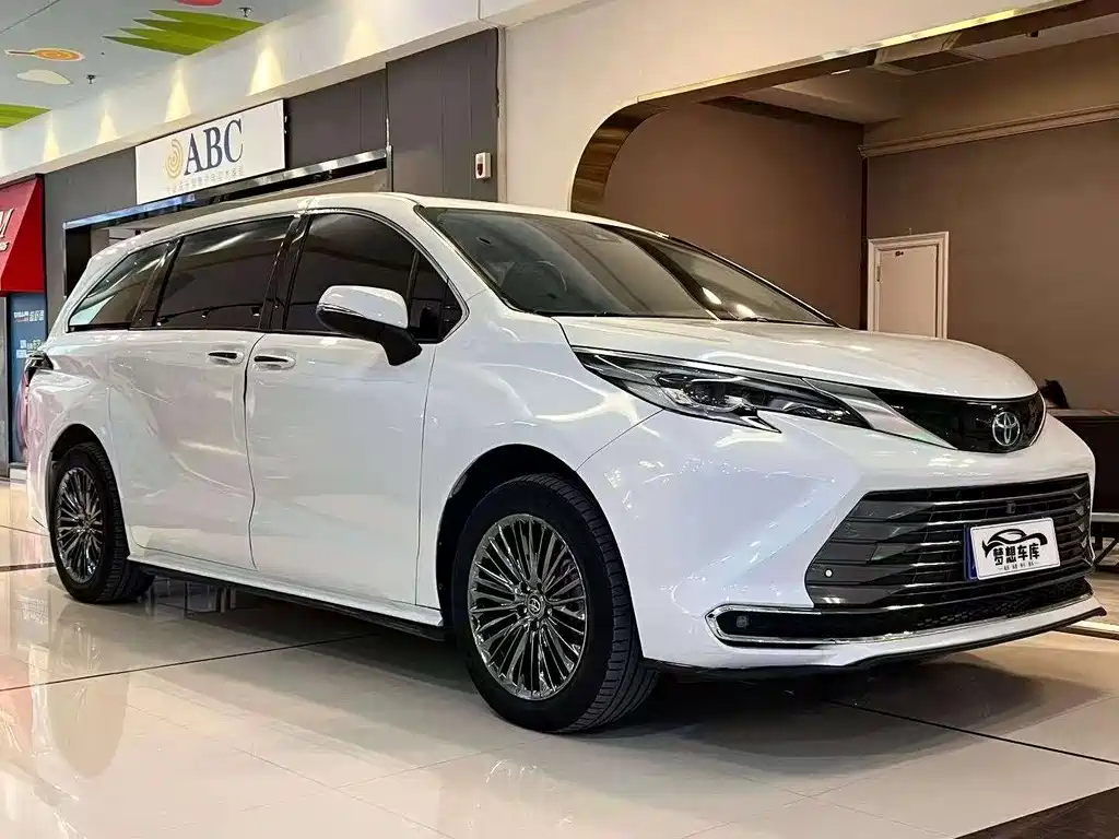 TOYOTA SIENNA