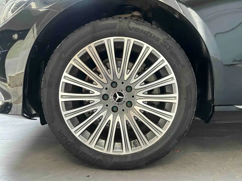 Mercedes-Benz E-Class — миниатюра 3