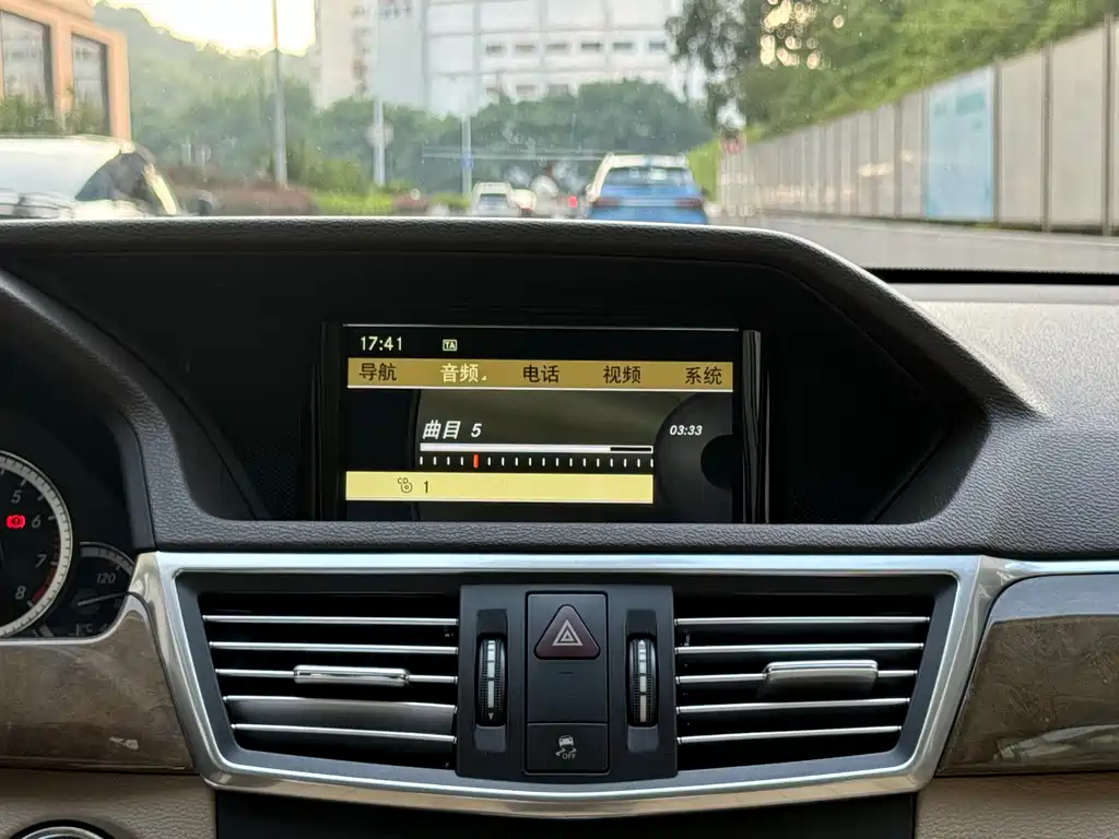 Mercedes-Benz E-Class E 2010 E 200 CGI
