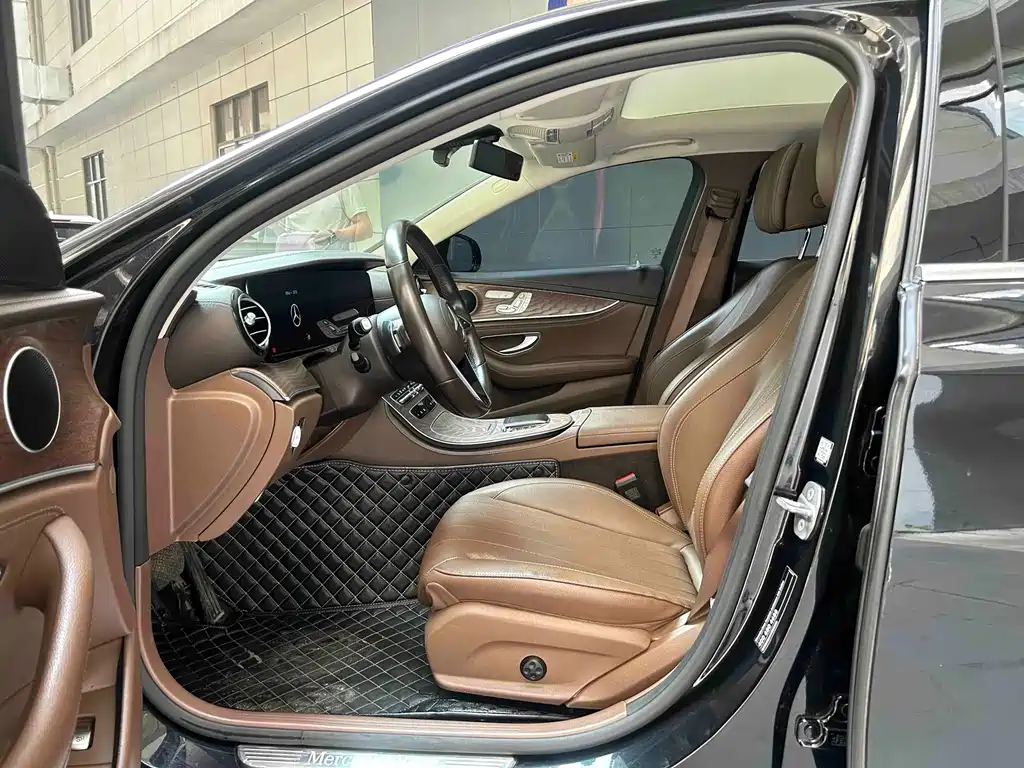 Mercedes-Benz E-Class — миниатюра 11
