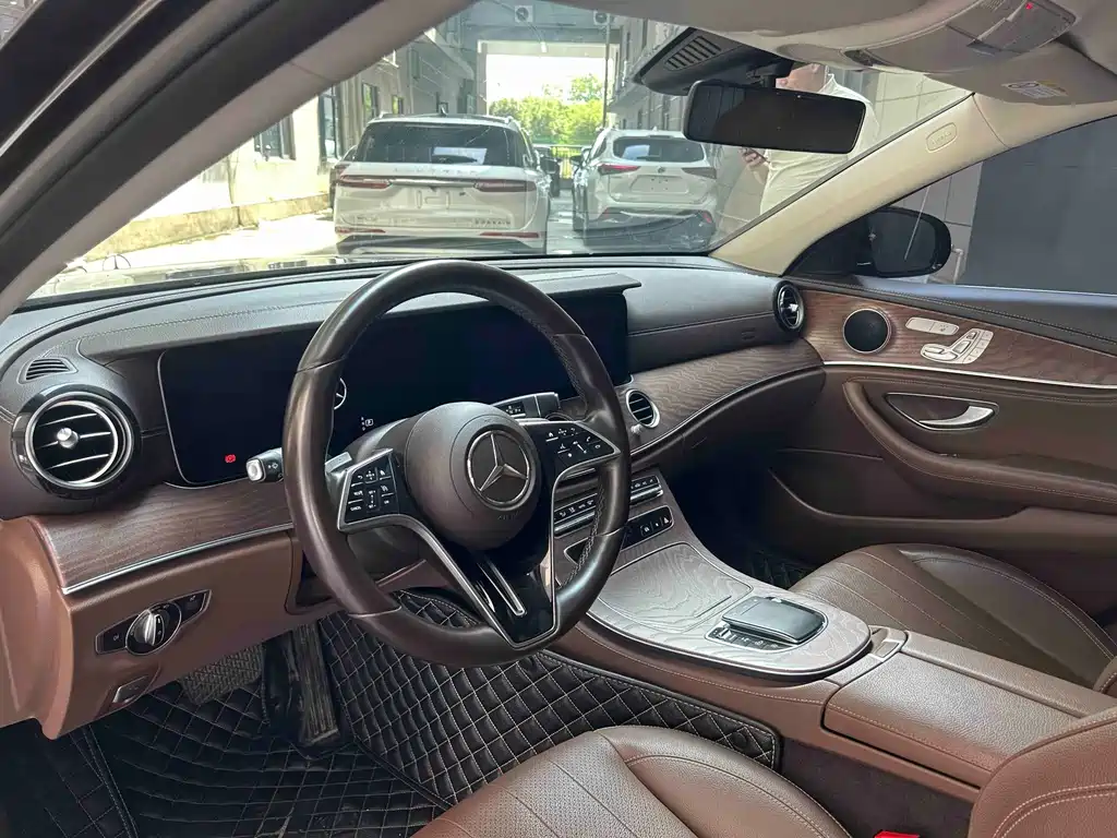 Mercedes-Benz E-Class — миниатюра 15