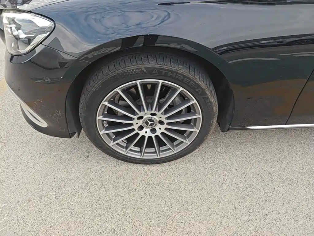 Mercedes-Benz E-Class — миниатюра 23