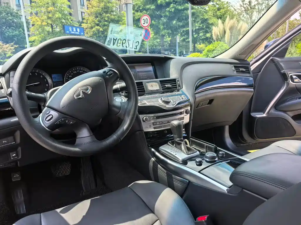 Infiniti Q70 — миниатюра 6
