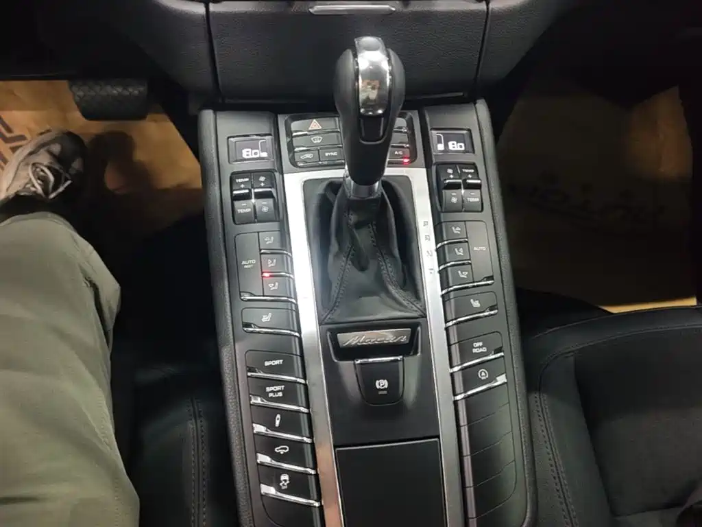 Porsche Macan — миниатюра 14
