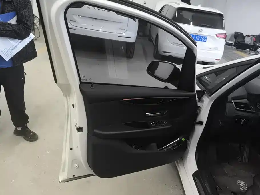 BMW 2 Series Active Tourer (Import) — миниатюра 7