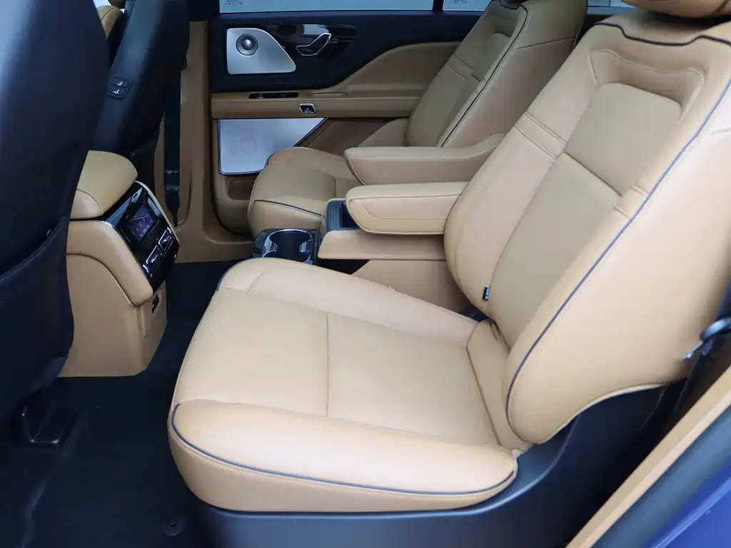 Lincoln Aviator — миниатюра 13