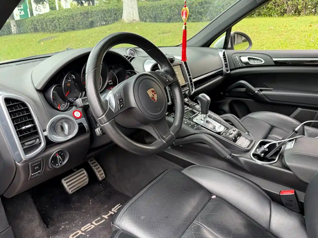 Porsche Cayenne — миниатюра 7