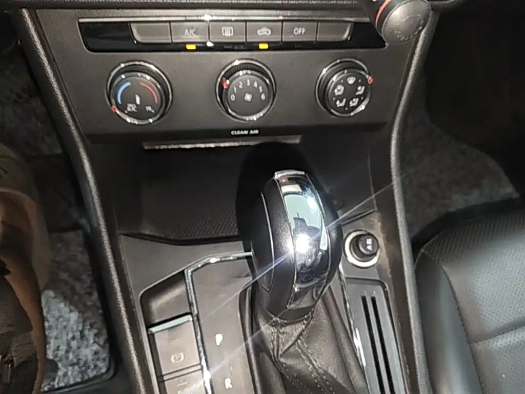 Volkswagen Lavida — миниатюра 14