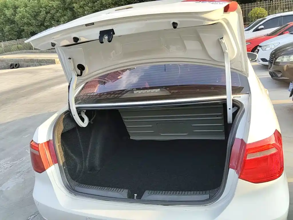 Volkswagen Jetta — миниатюра 19