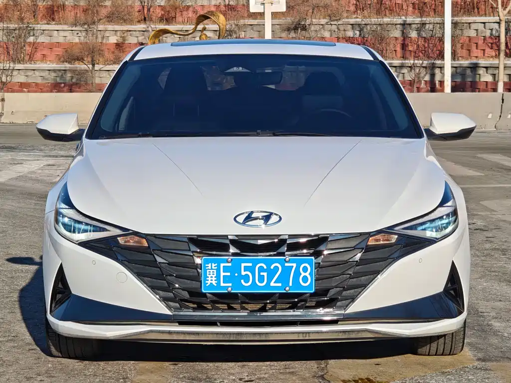 HYUNDAI ELANTRA