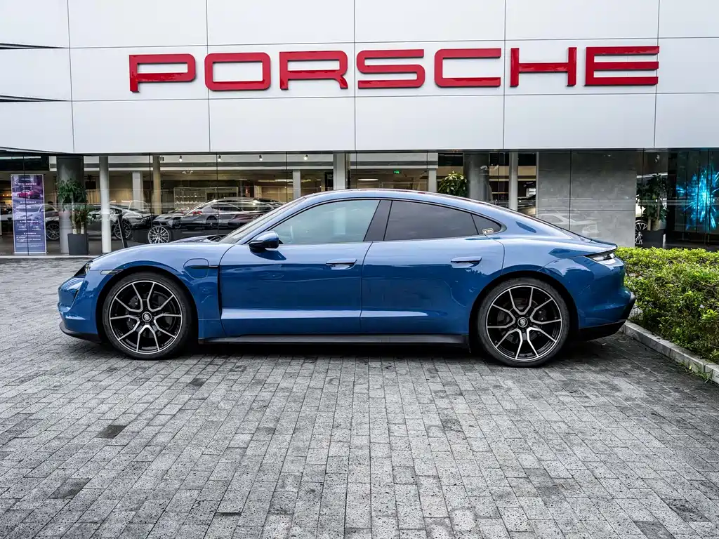 Porsche Taycan — миниатюра 4