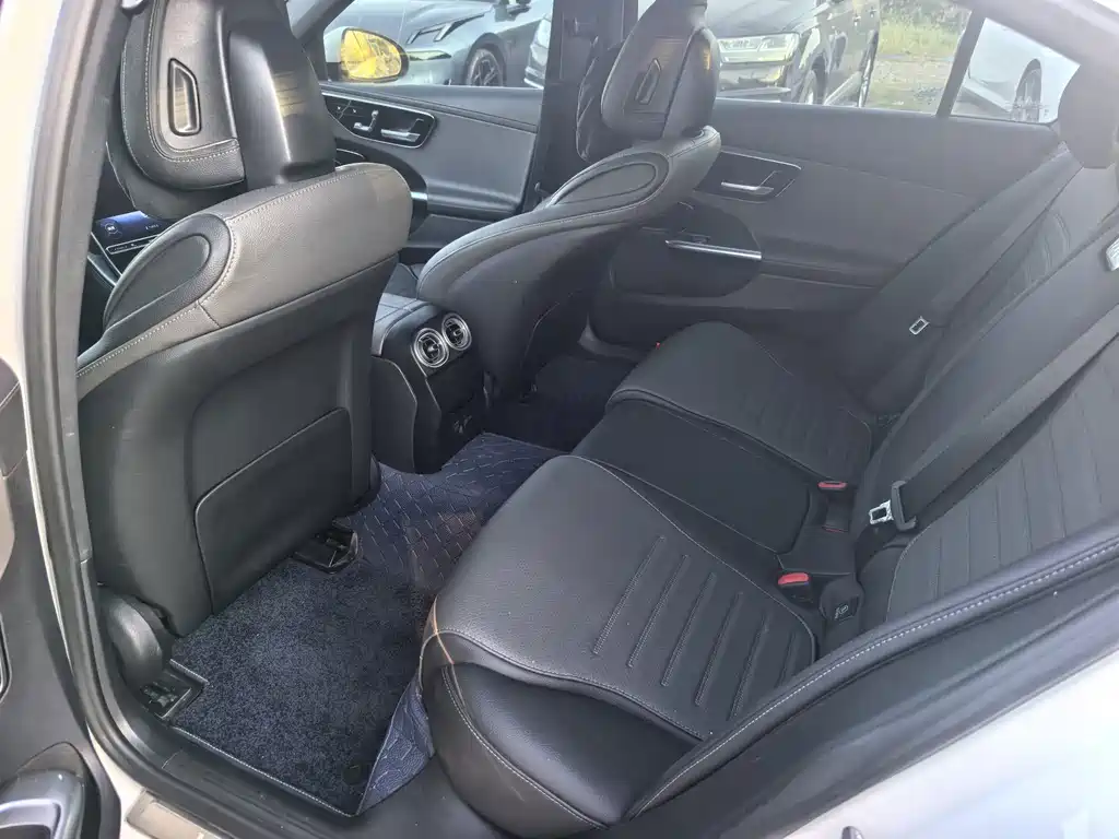 Mercedes-Benz C-Class — миниатюра 6