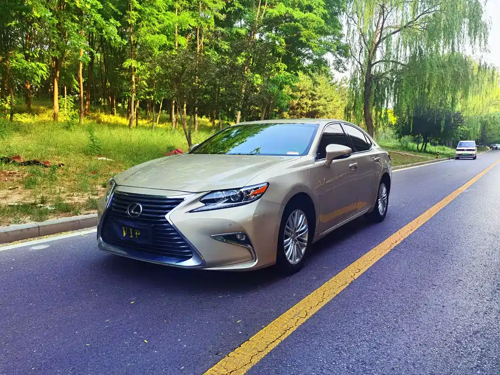 Lexus ES 2018
