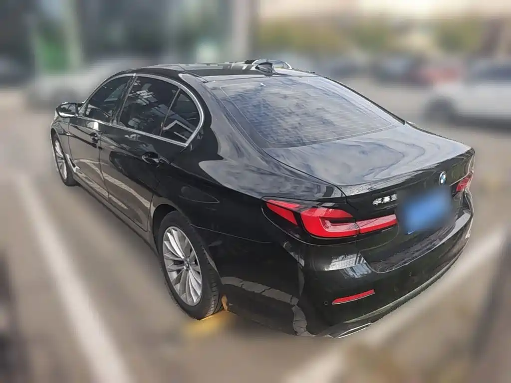 BMW 5 Series — миниатюра 7