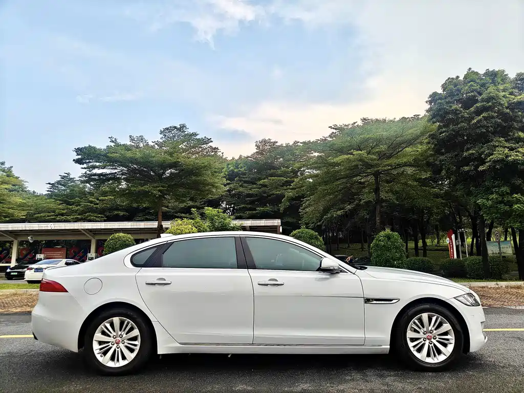 Jaguar XFL — миниатюра 8