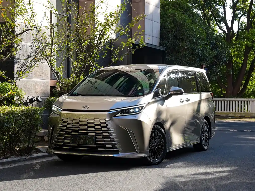 Lexus LM