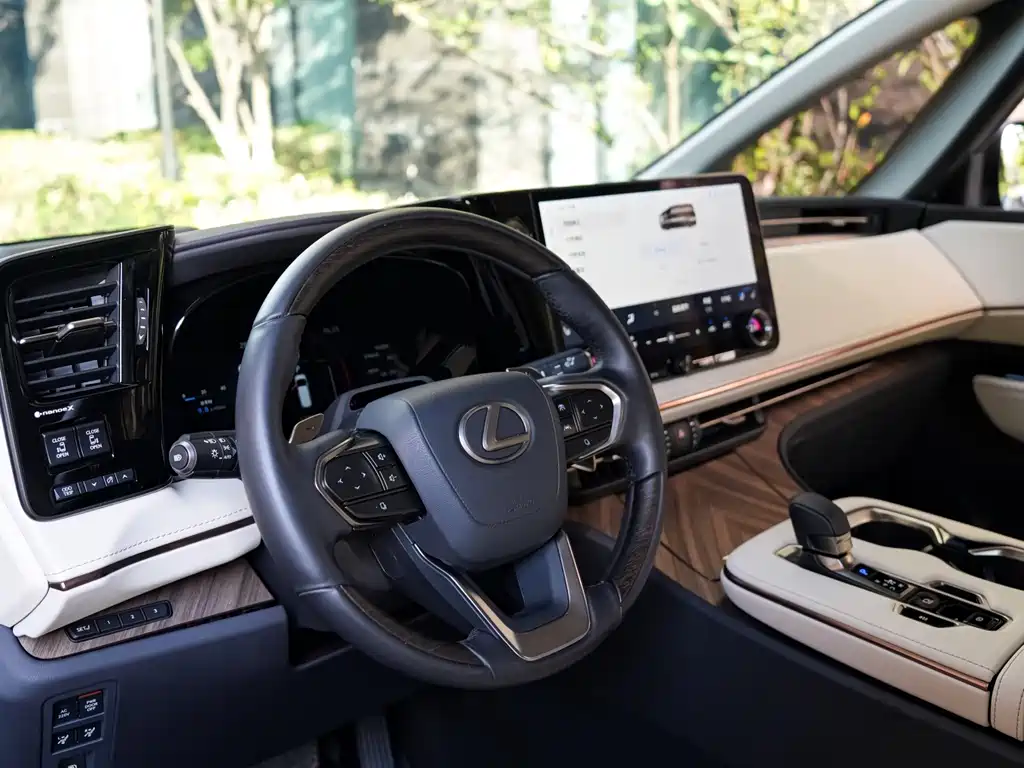 Lexus LM — миниатюра 10
