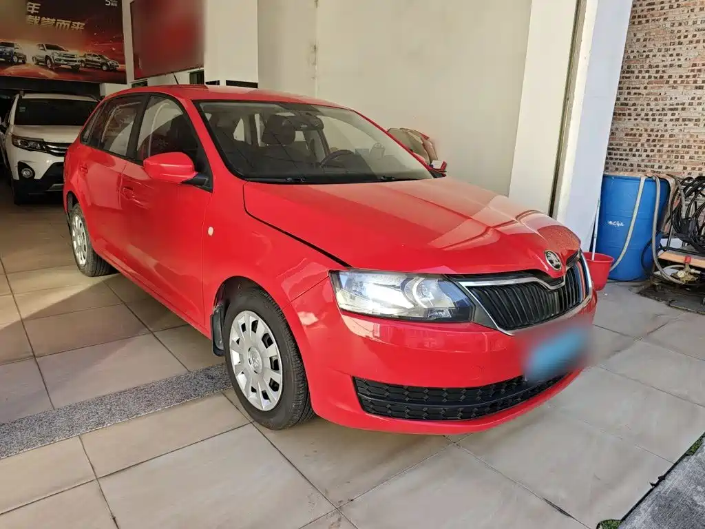 Skoda Rapid Spaceback — миниатюра 4