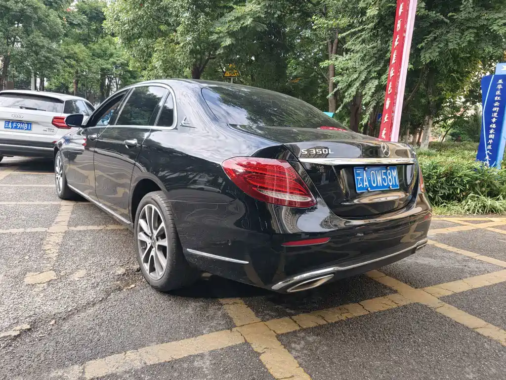Mercedes-Benz E-Class — миниатюра 7
