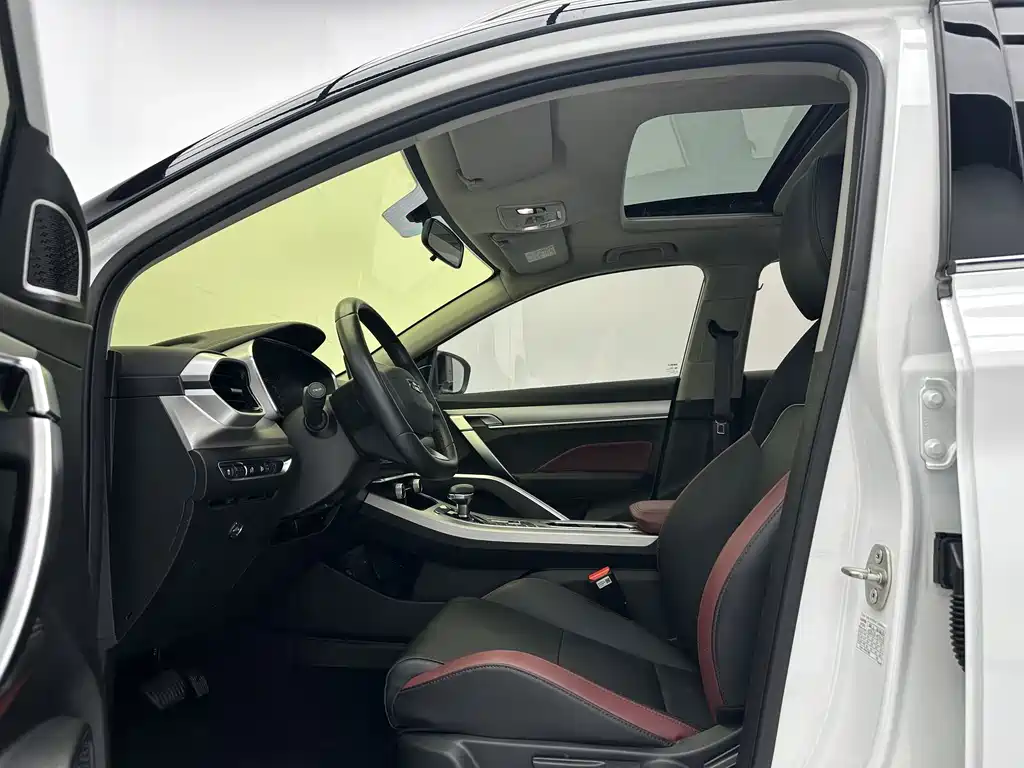 Geely Binyue — миниатюра 5
