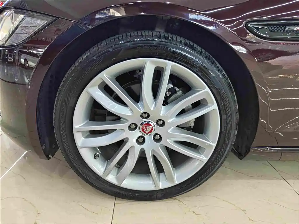 Jaguar XFL — миниатюра 10
