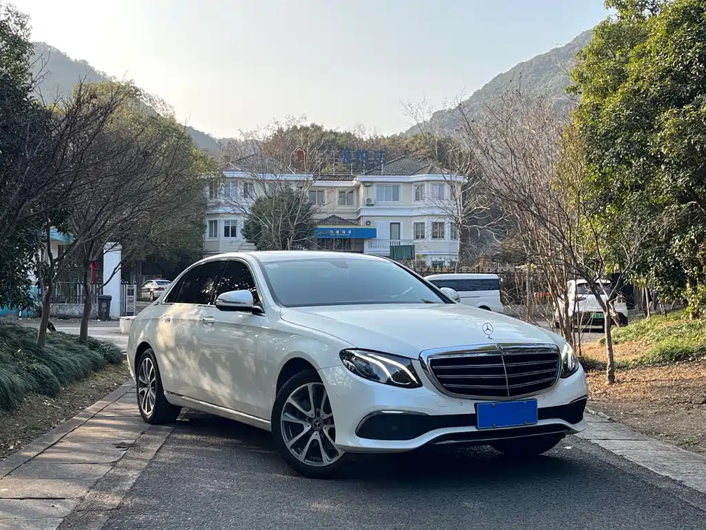 MERCEDES-BENZ E CLASS