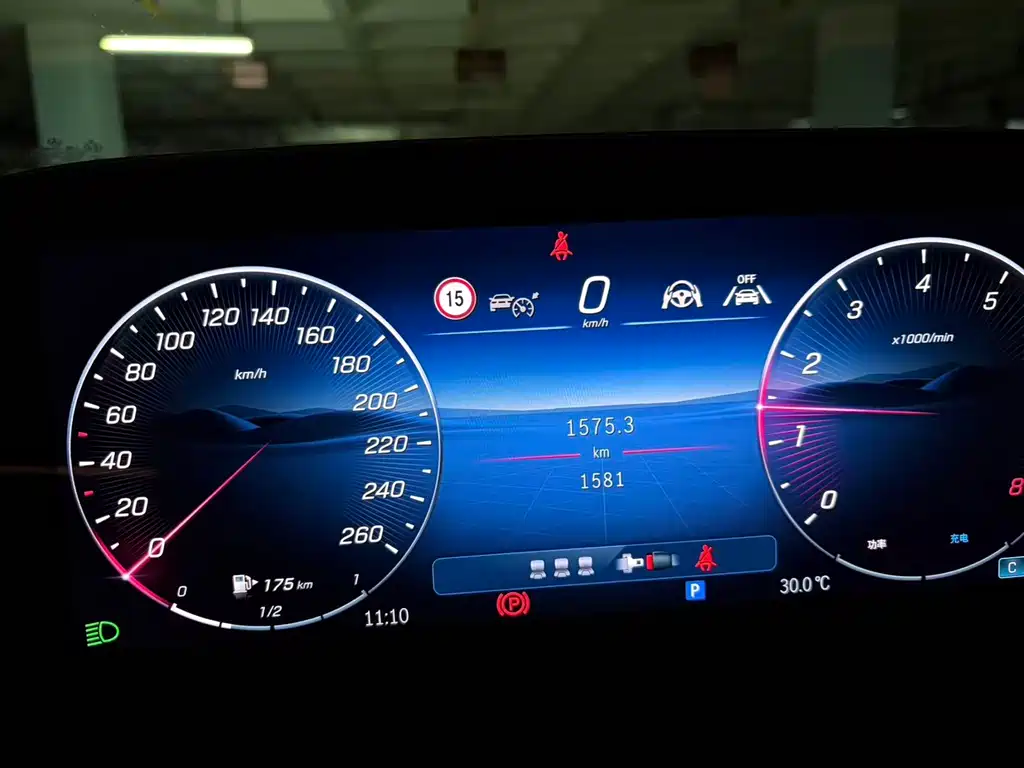 Mercedes-Benz E-Class — миниатюра 9