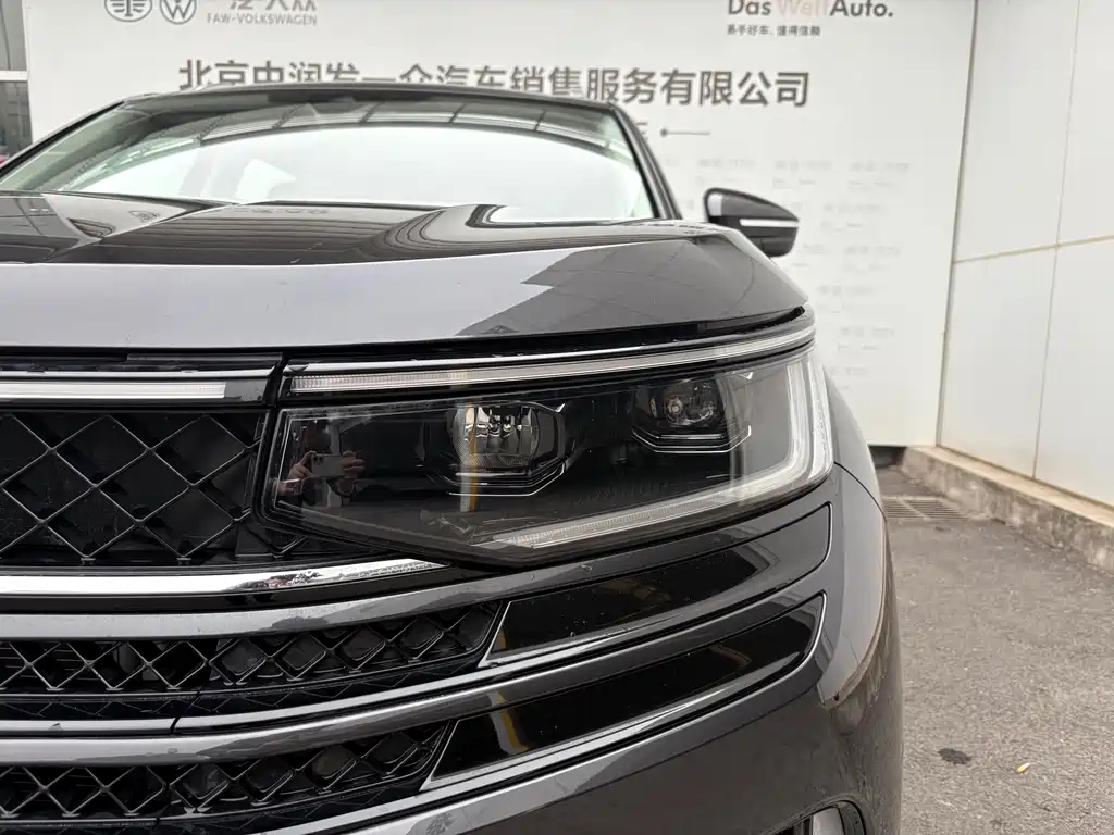 Volkswagen Tavendor 2023 380TSI R-Line