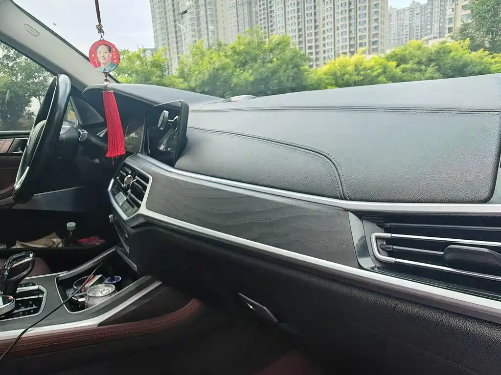 BMW X7 — миниатюра 28