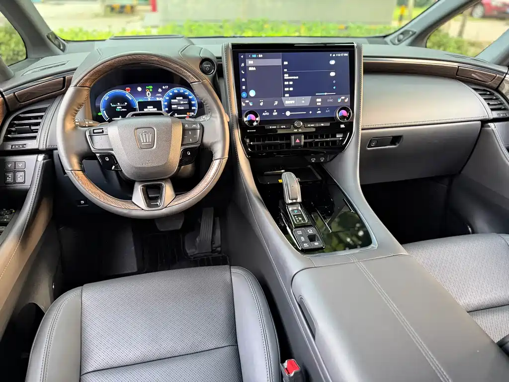 Toyota Vellfire — миниатюра 8
