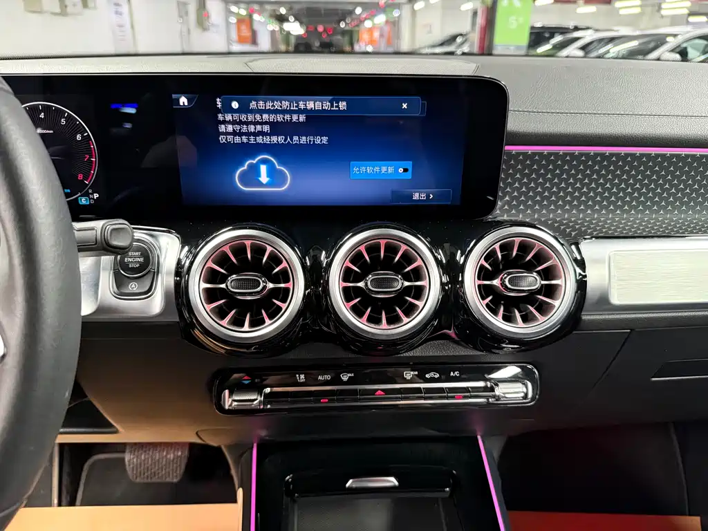 Mercedes-Benz GLB — миниатюра 8