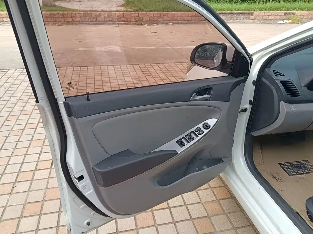 Hyundai Verna — миниатюра 5