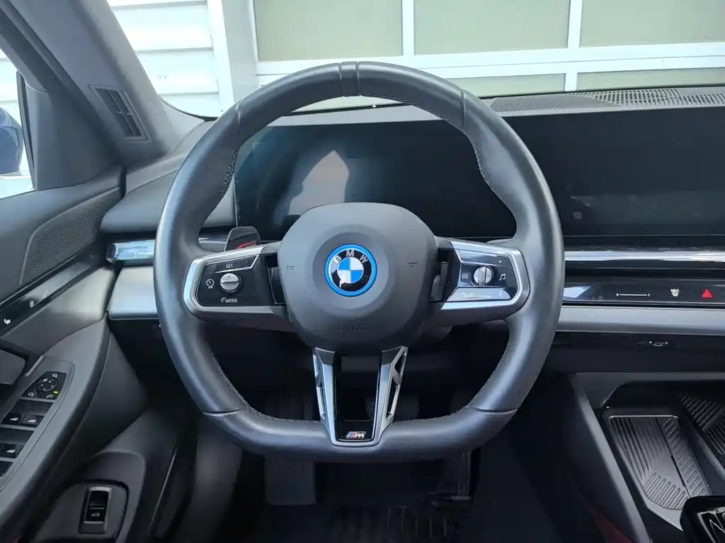 BMW I5