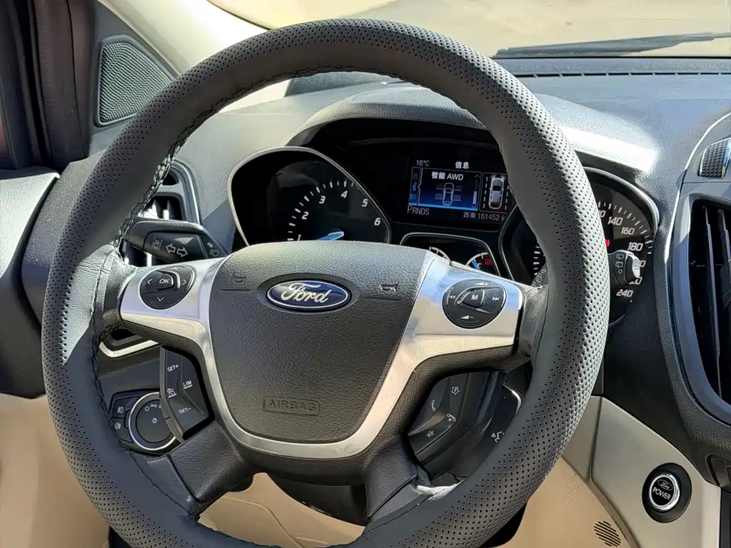 Ford Kuga — миниатюра 21