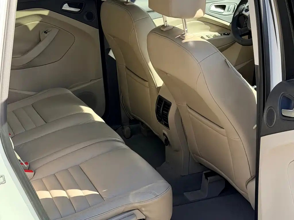 Ford Kuga — миниатюра 12