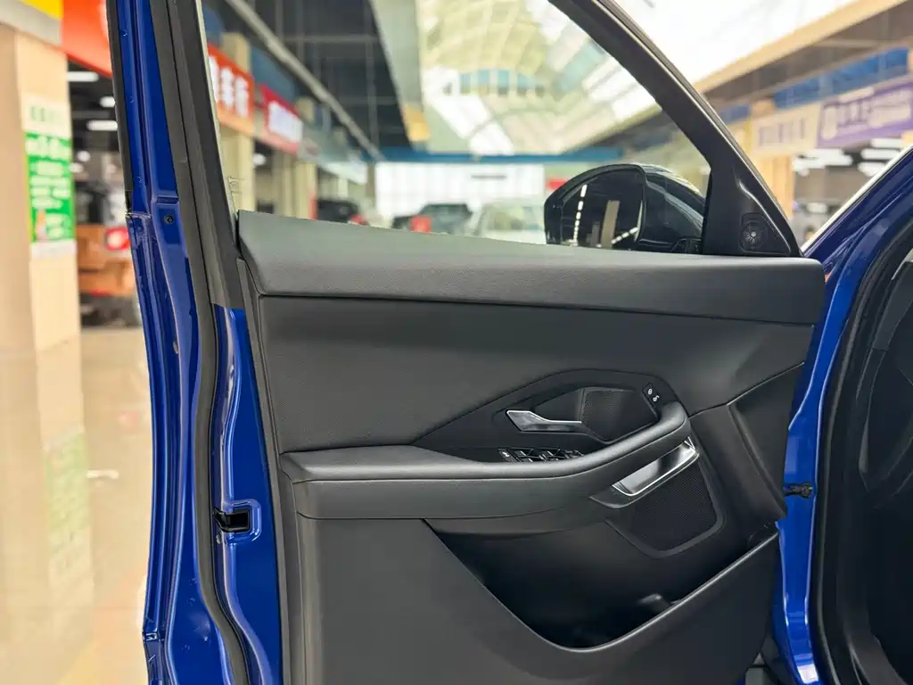 Jaguar E-PACE — миниатюра 8