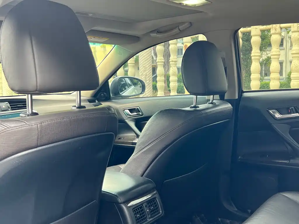 Toyota Reiz — миниатюра 9