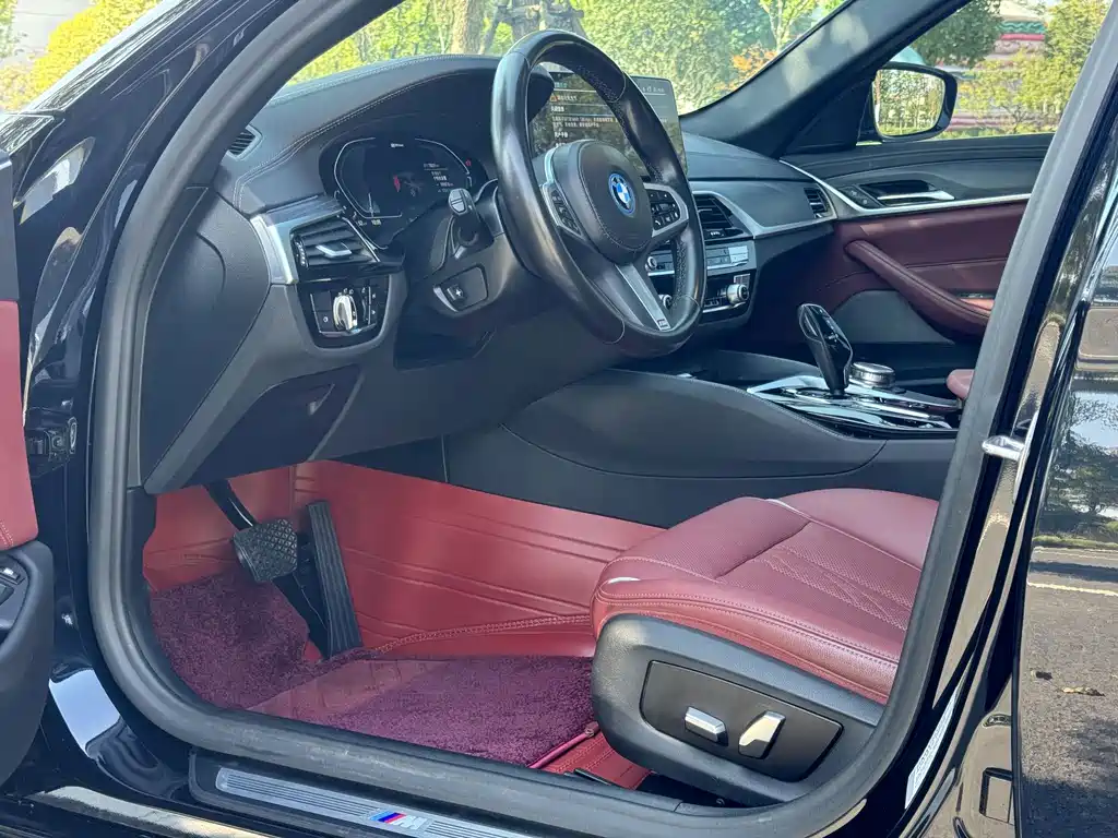 BMW 5 Series New Energy — миниатюра 6