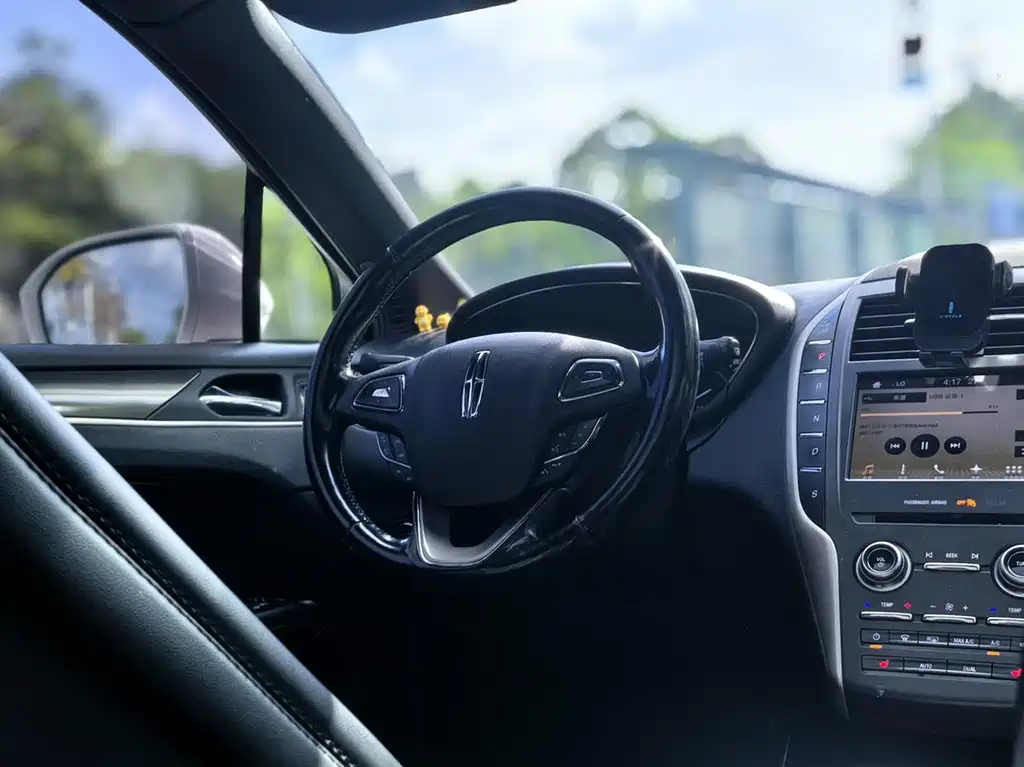 Lincoln MKC — миниатюра 12